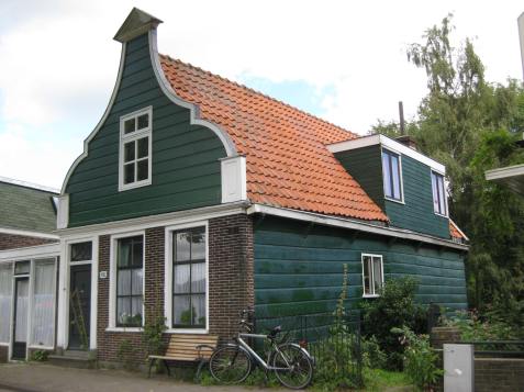 Het vroegere gemeentehuis van Nieuwendam waar Aldert Jacobs Meijer en Grietje Zeilinga trouwden.